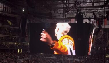 Matt Rife at the Pru Center tonight and while rockin’ the Hughes jersey he FaceTimed Jack live on stage