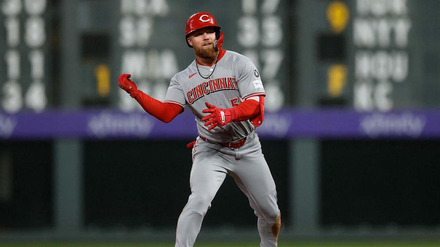 Cincinnati Reds Outfielder Leaves Game in Seventh Inning Due to Injury