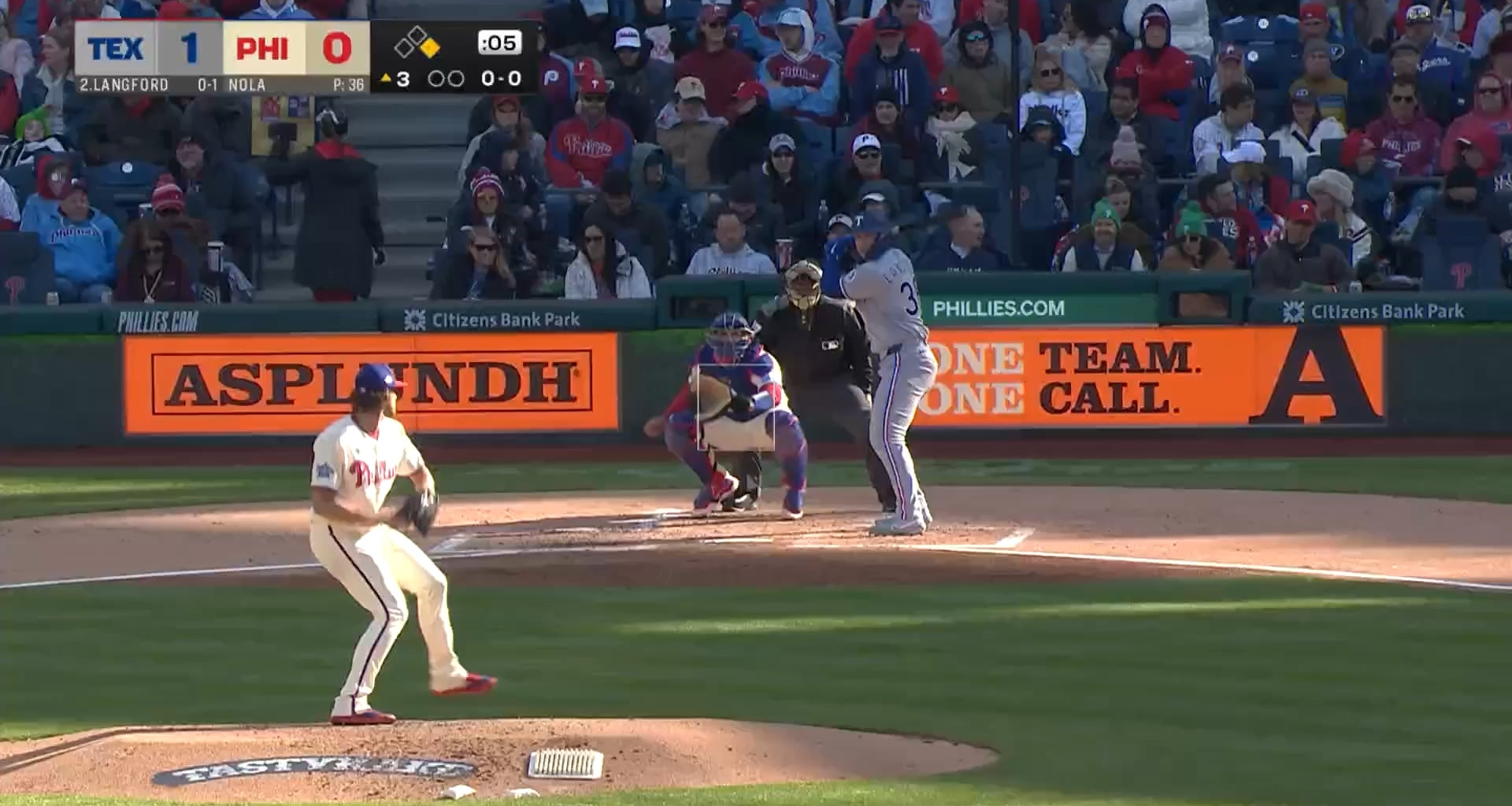 Justin Crawford takes away extra bases with a leaping catch at the wall!