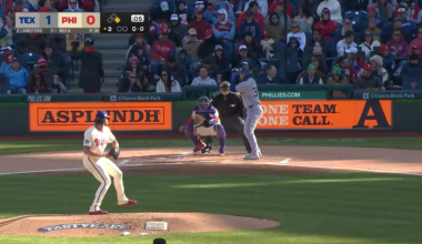 Justin Crawford takes away extra bases with a leaping catch at the wall!