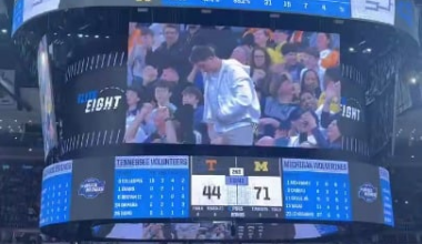 Colston Loveland, Luther Burden and JP Richardson at the UC today for March Madness 🐻⬇️