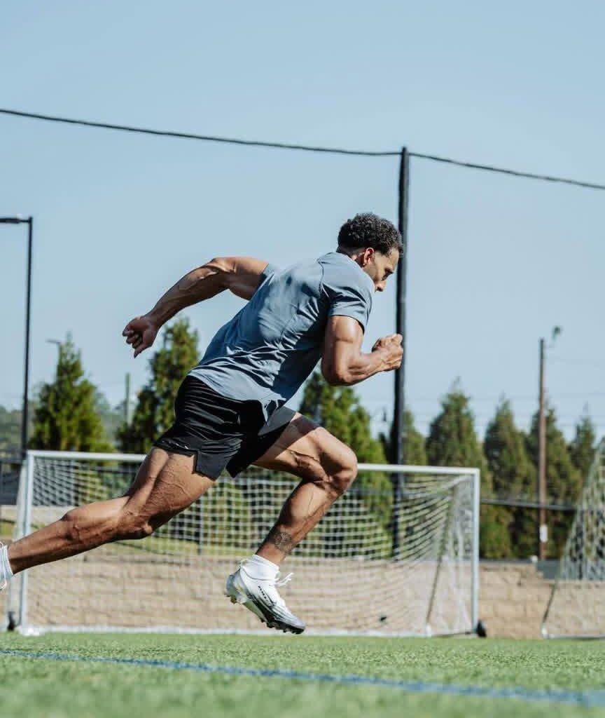 Elic Ayomanor prepping for Year 2