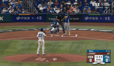 [Highlight] Eugenio Suarez calls time, but ump doesn't allow it, he steps back into the box and stays alive by fouling the pitch off