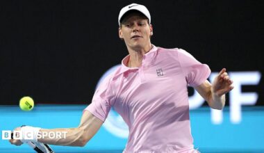 Jannik Sinner plays a forehand during his Miami Open semi-final win