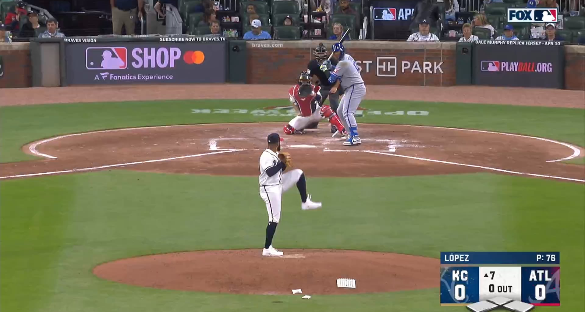 [Highlight] Salvador Perez goes deep for the Royals to break the tie!