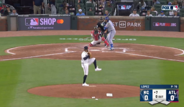 [Highlight] Salvador Perez goes deep for the Royals to break the tie!