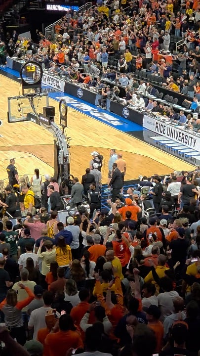 All that money that was spent on that Scoreboard & it wasn't available during the Elite 8 game, not a good look for Toyota Center on a National Stage; anyway Congrats on Illinois reaching the Final Four