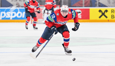 Noah Steen signs entry level deal