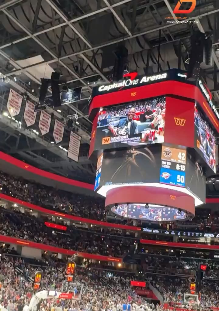 New Commanders defensive coordinator & PG County native Daronte Jones receiving a warm reception at the Wizards vs. OKC game.