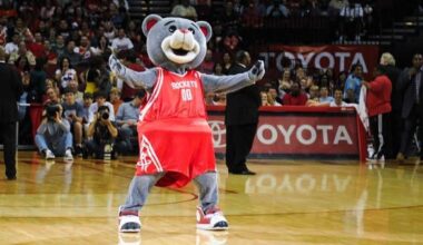 98-95 Rockets with 3:10 left in the 4th tonight. Clutch please bless this crunch time because we all know it’s coming