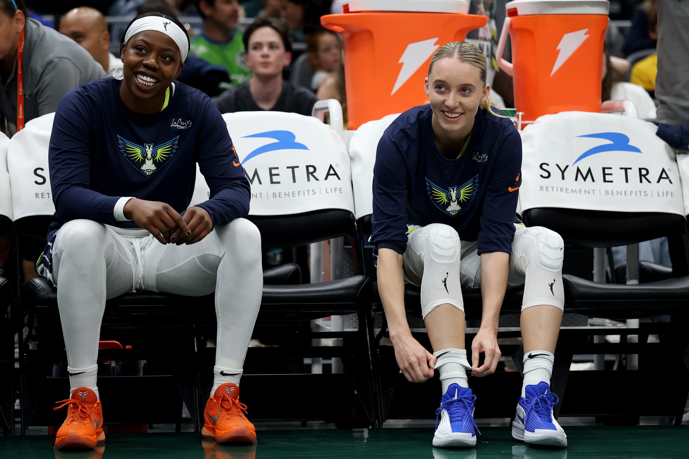 Arike Ogunbowle and Paige Bueckers.