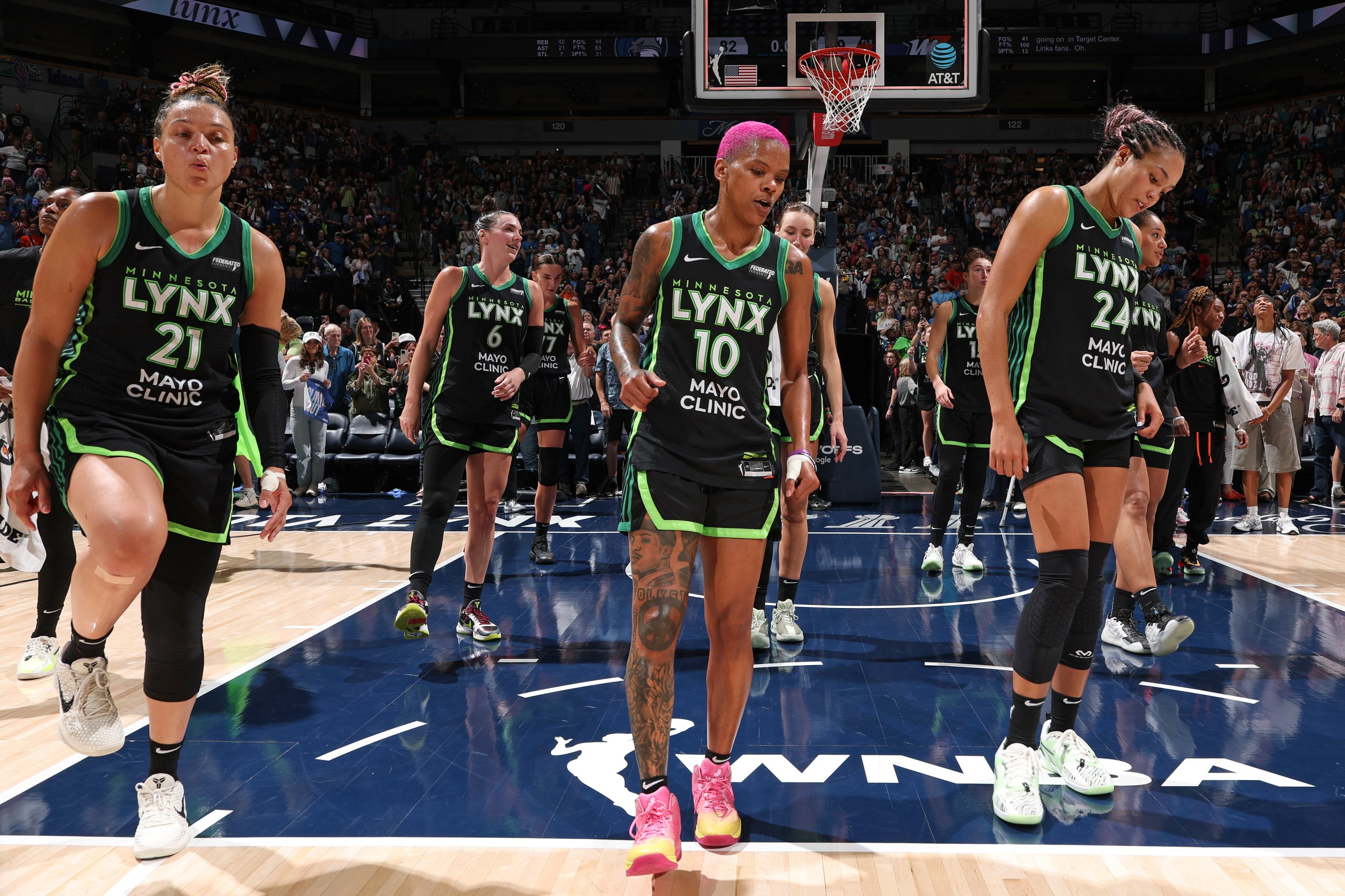 Kayla McBride, Courtney Williams, Napheesa Collier and their Minnesota teammates.