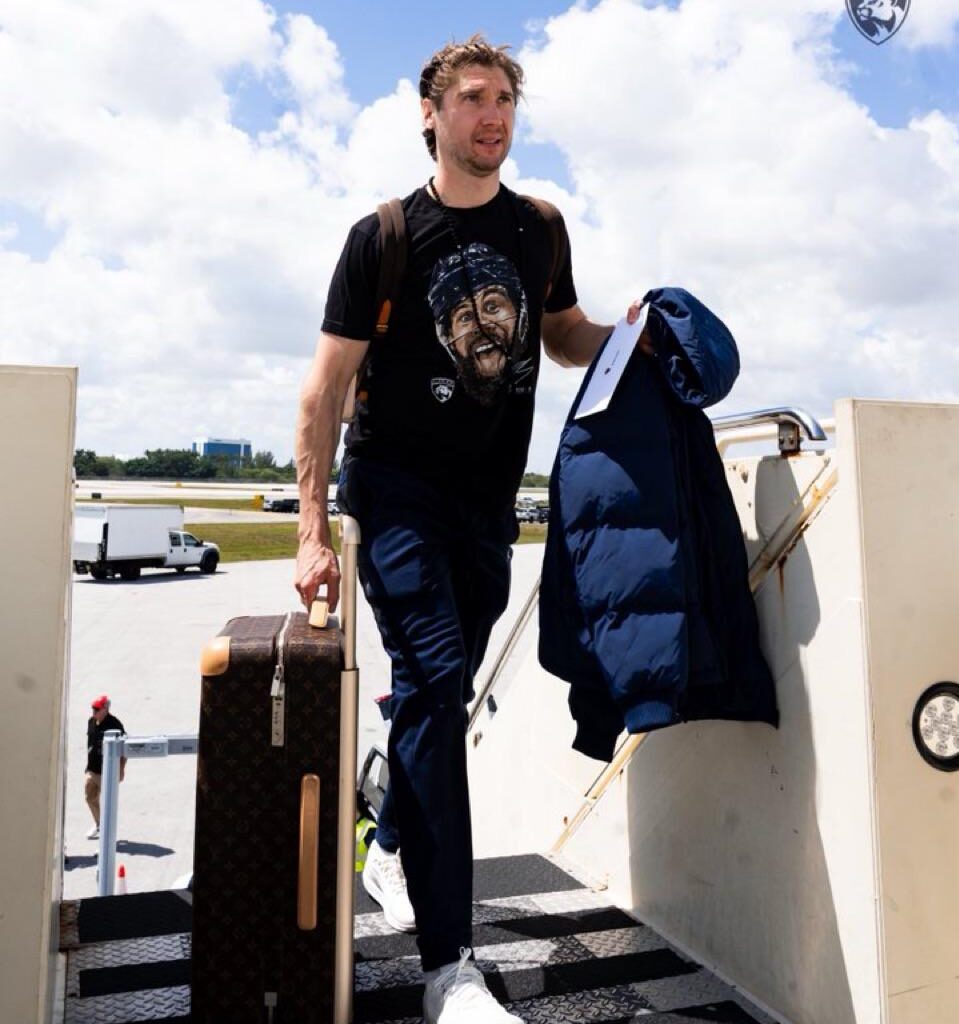 Bobby w/ the Gadjo shirt 🙂