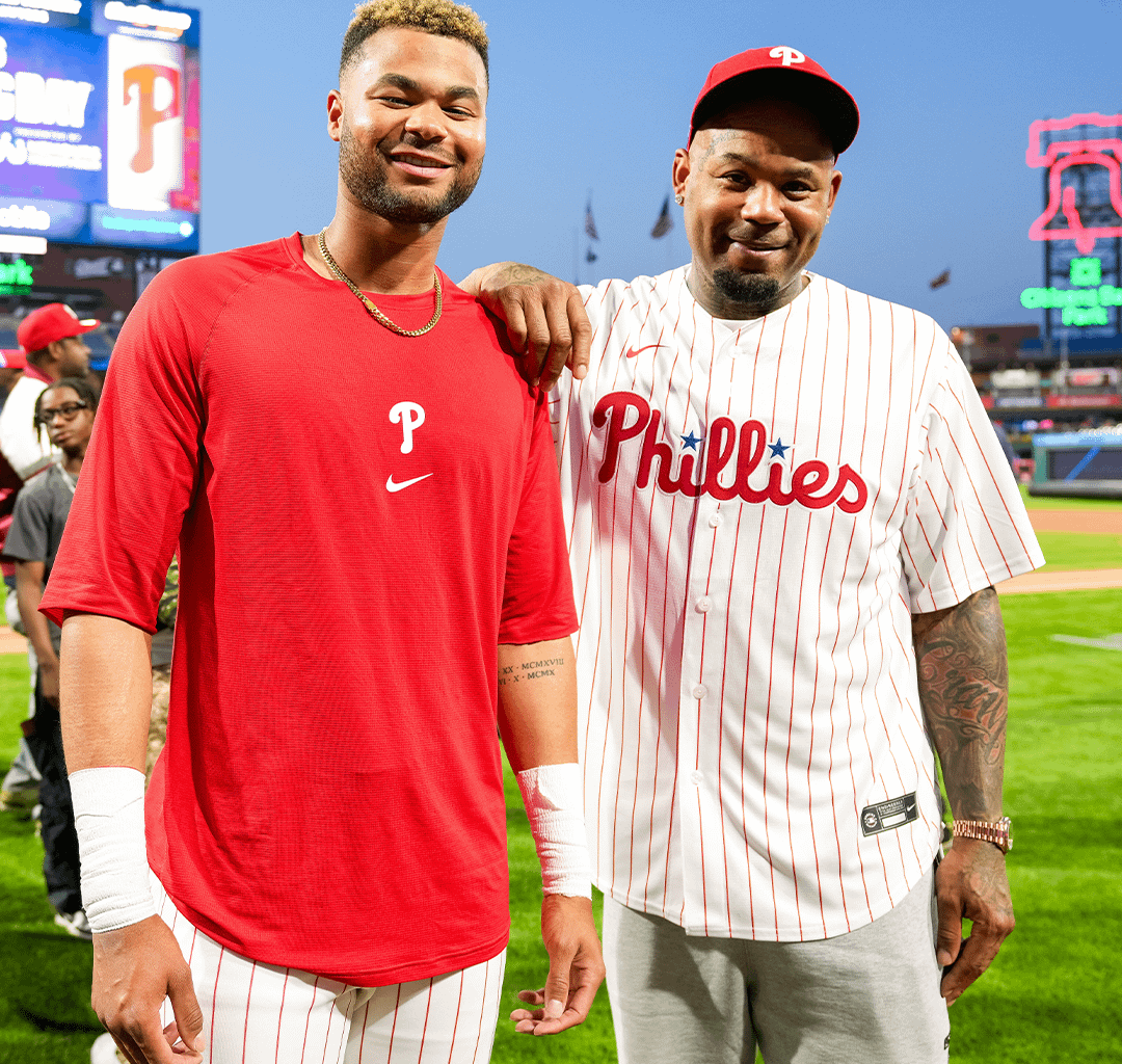 Proud dad moment for 15-year MLB veteran Carl Crawford after his son Justin's Major League debut