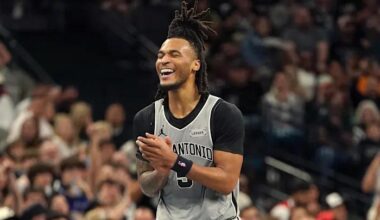 Steph Castle triple double against Bucks