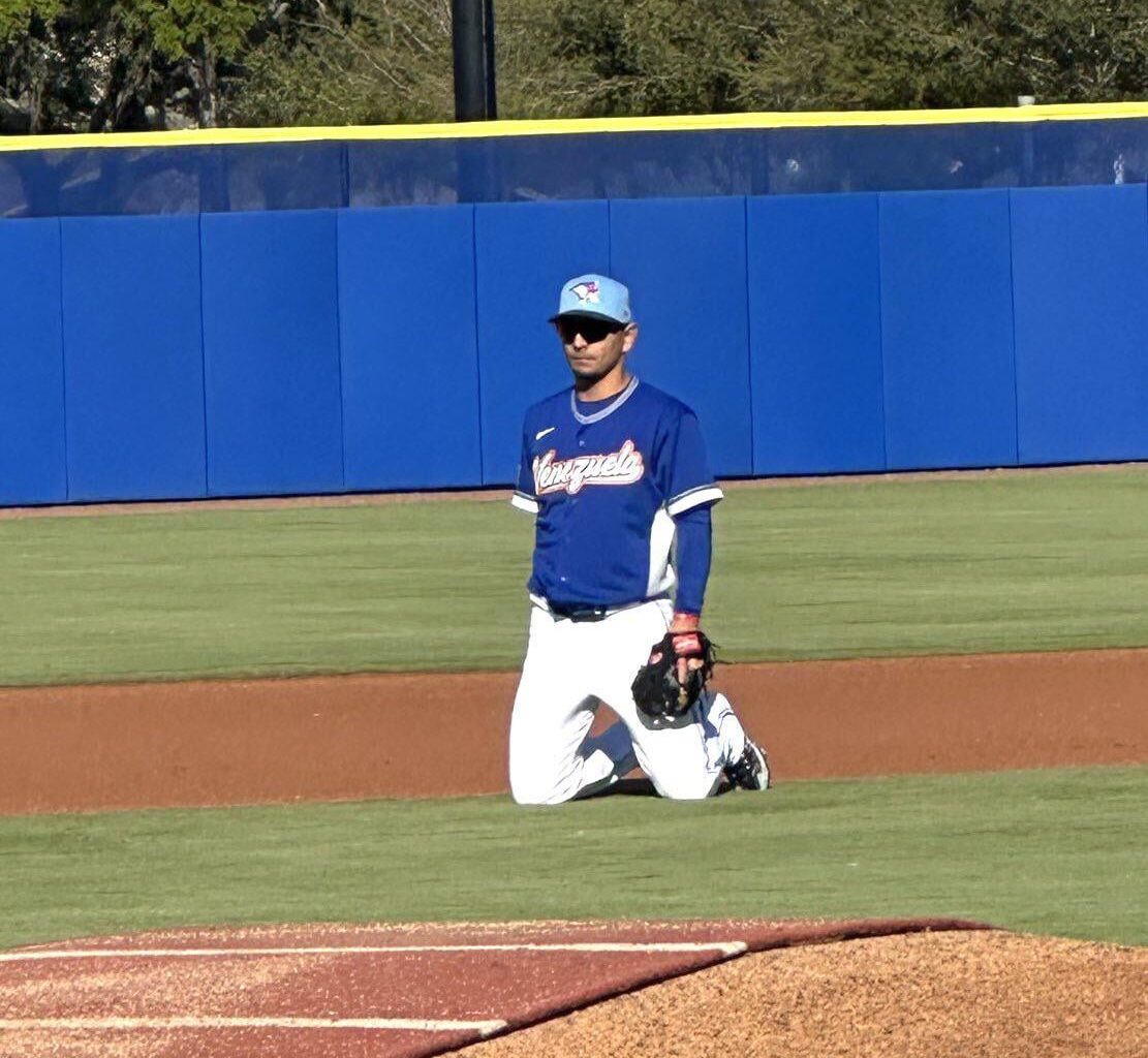Andrés Giménez arrives at Blue Jays spring training camp sporting his Venezuela jersey