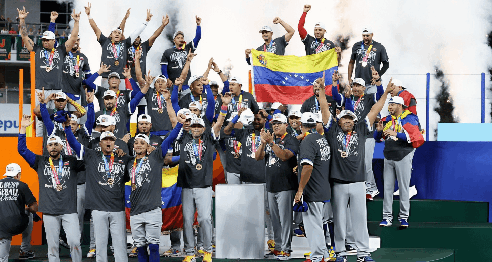 Question from a non-Venezuelan: I noticed that the flag raised by the players during the WBC ceremony and waived by many fans has 7 stars, whereas the official flag 🇻🇪 has 8. Is there significance/meaning behind this?
