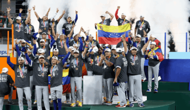 Question from a non-Venezuelan: I noticed that the flag raised by the players during the WBC ceremony and waived by many fans has 7 stars, whereas the official flag 🇻🇪 has 8. Is there significance/meaning behind this?