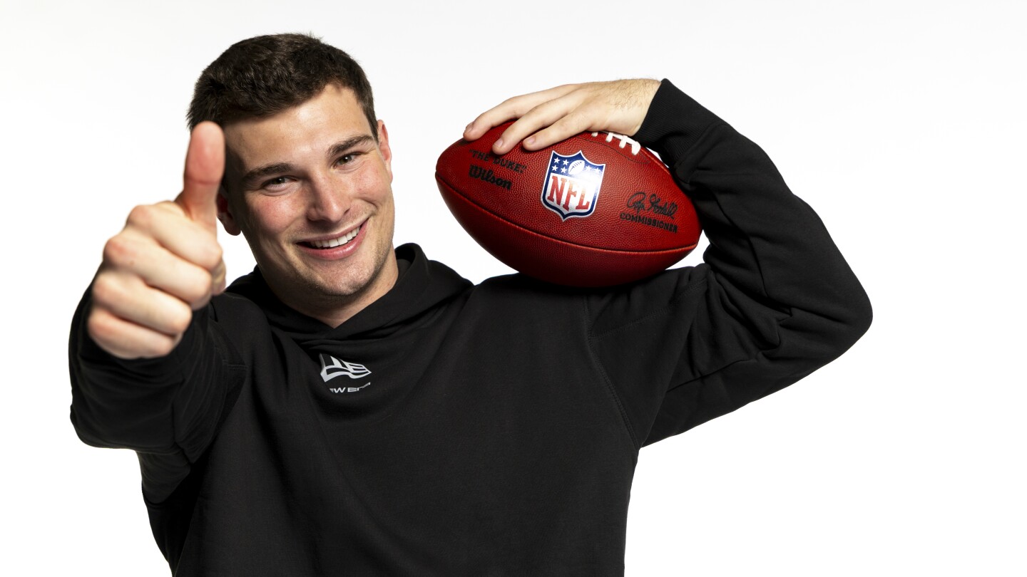 Fernando Mendoza is learning the Raiders' offense