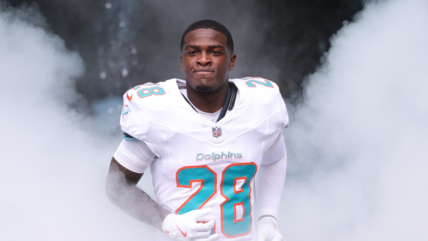 Report: Dolphins tell inquiring teams De'Von Achane is not available