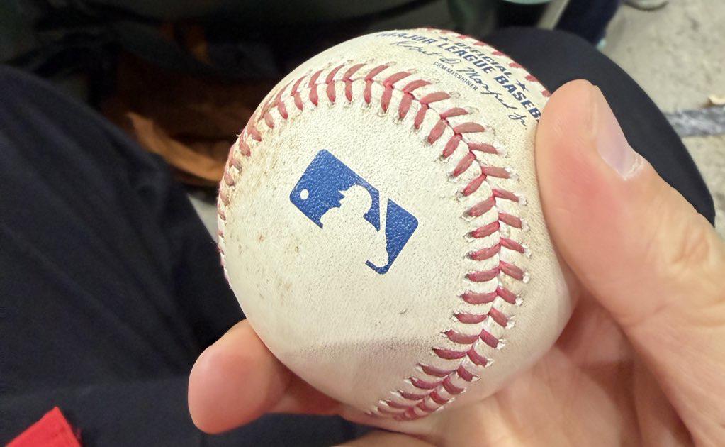 Mune threw the ball to me after the 6th inning last night in Milwaukee🔥