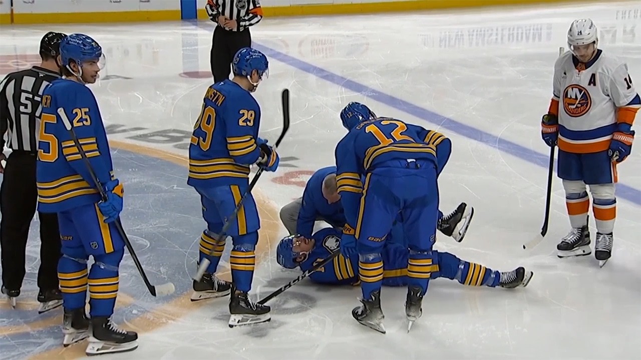 Sam Carrick Drops 🥊 Gloves 🥊 With Anders Lee