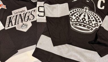 Going to the kings game tomorrow which outfit do yall like? 90s or modern?