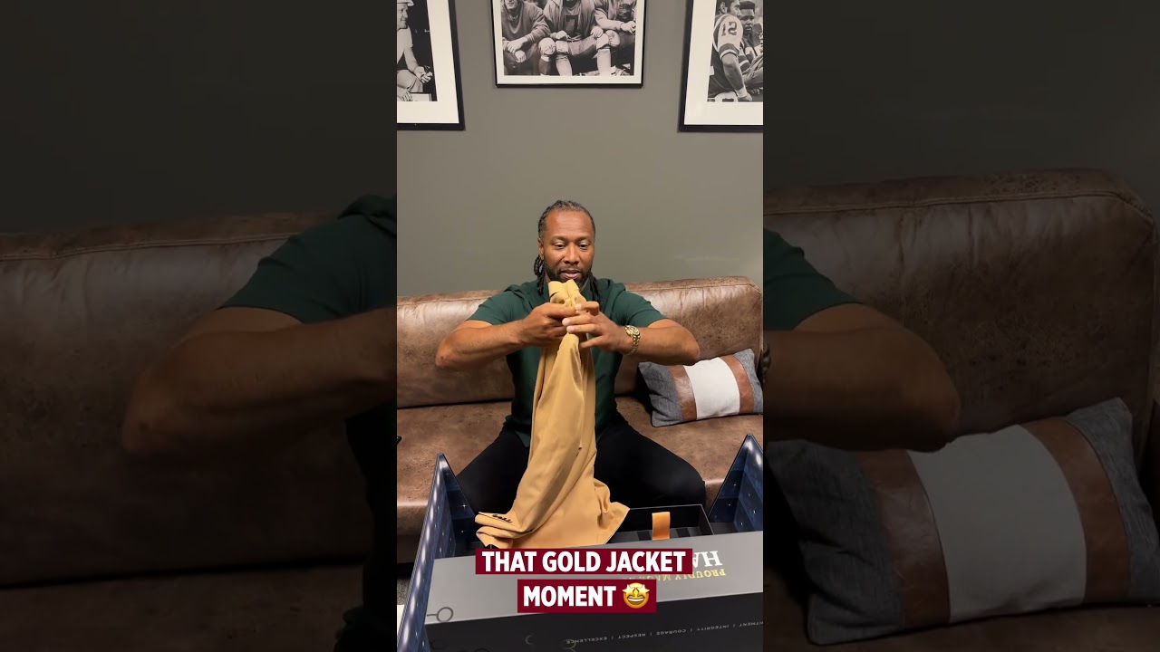 A moment made for a Legend 🤩 #larryfitzgerald #halloffame #azcardinals