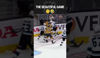 CHAOS behind the net 🤣