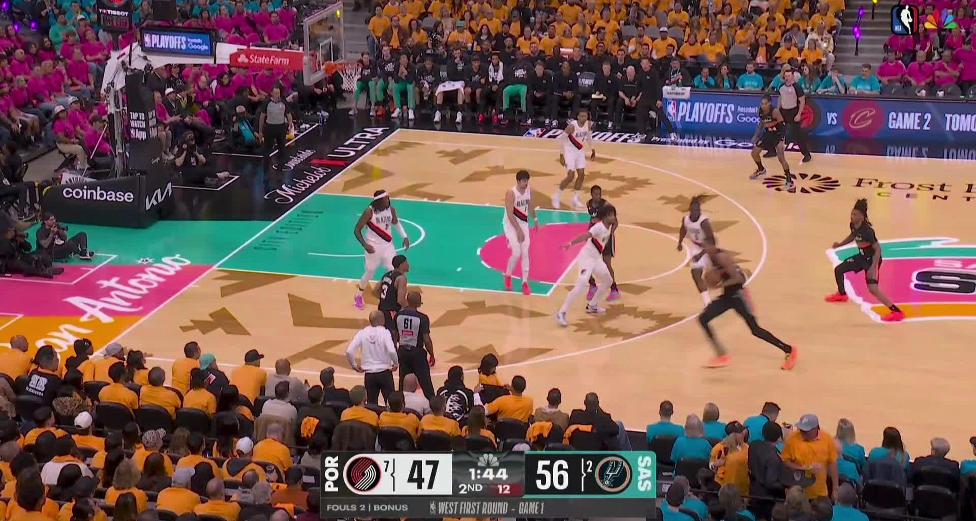 [Highlight] Wemby pulls up in the corner for a triple