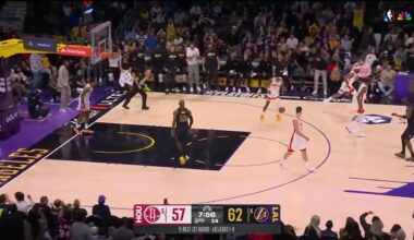 [Highlight] Lebron James turns back time with the double pump reverse jam!