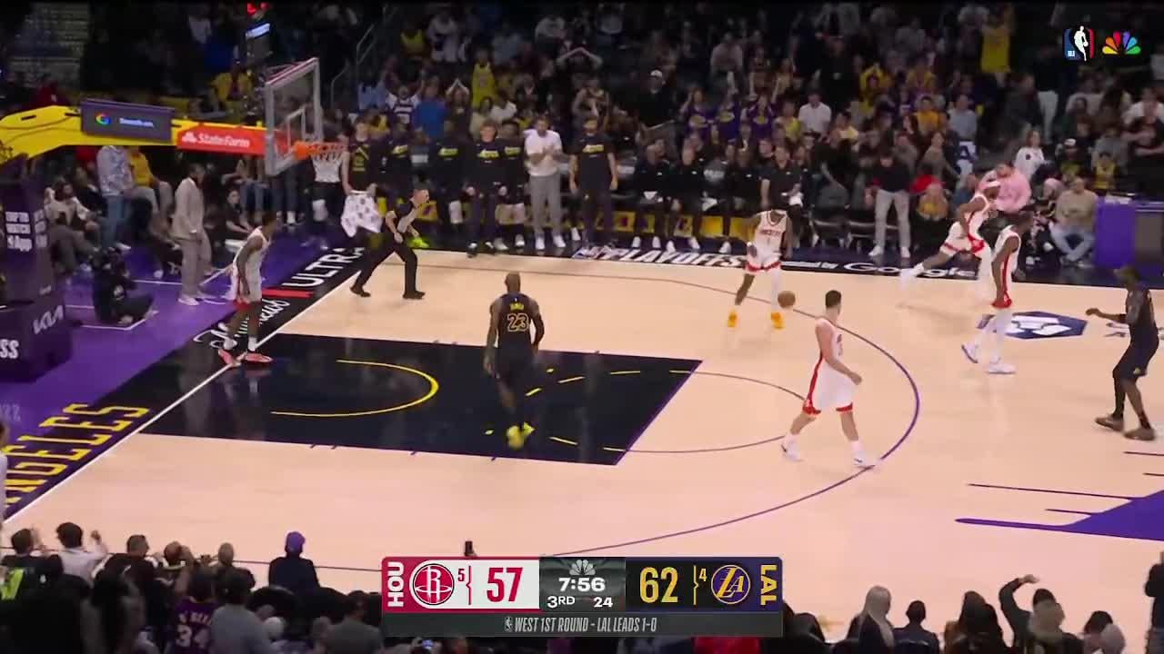 [Highlight] Lebron James turns back time with the double pump reverse jam!