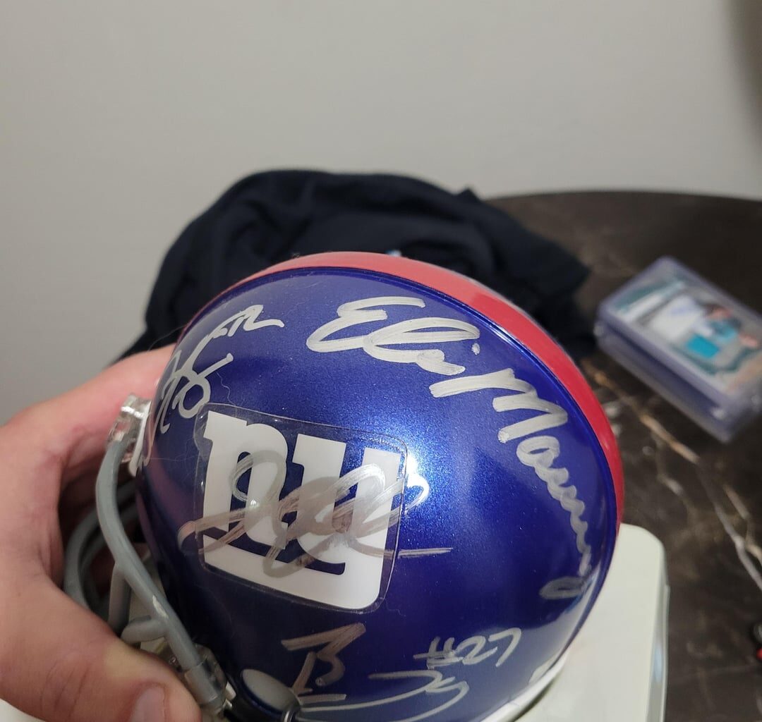 Please help identifying autographs