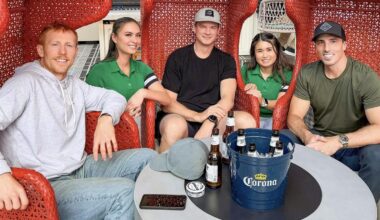 A few former Knights enjoying a beverage