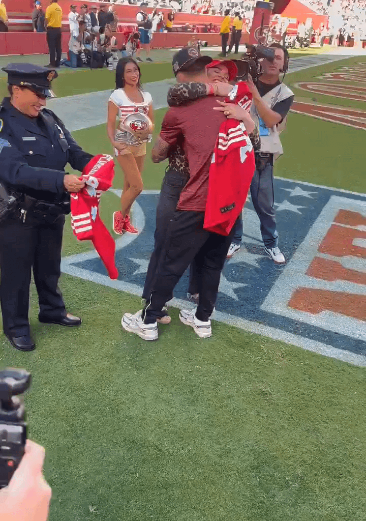 ‪When 49ers wide receiver Ricky Pearsall hugged the first responders who saved his life after he was shot on a football field, just a couple of weeks later. This was precious!‬