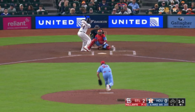 Yordan Alvarez blasts his league leading 9th homer in the bottom of the 1st!