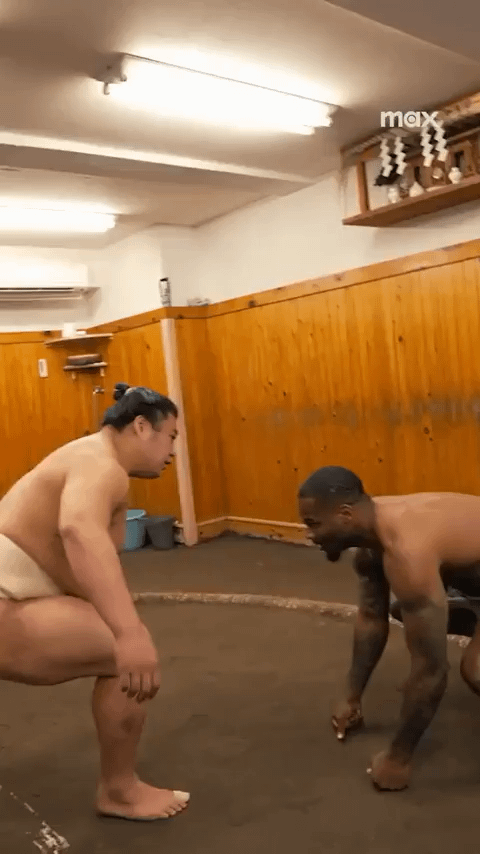 ‪NFL teams should consider adding Sumo Wrestlers to their offensive lines. He held back Micah Parsons without even trying. Most don’t realize how impressive this is. Parsons is 6-foot-3. 245 pounds 🤯🤯‬