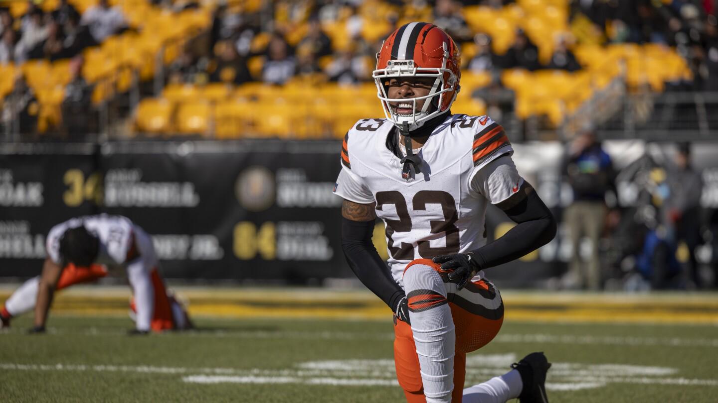 CB Martin Emerson Jr. visiting with Texans on Monday.