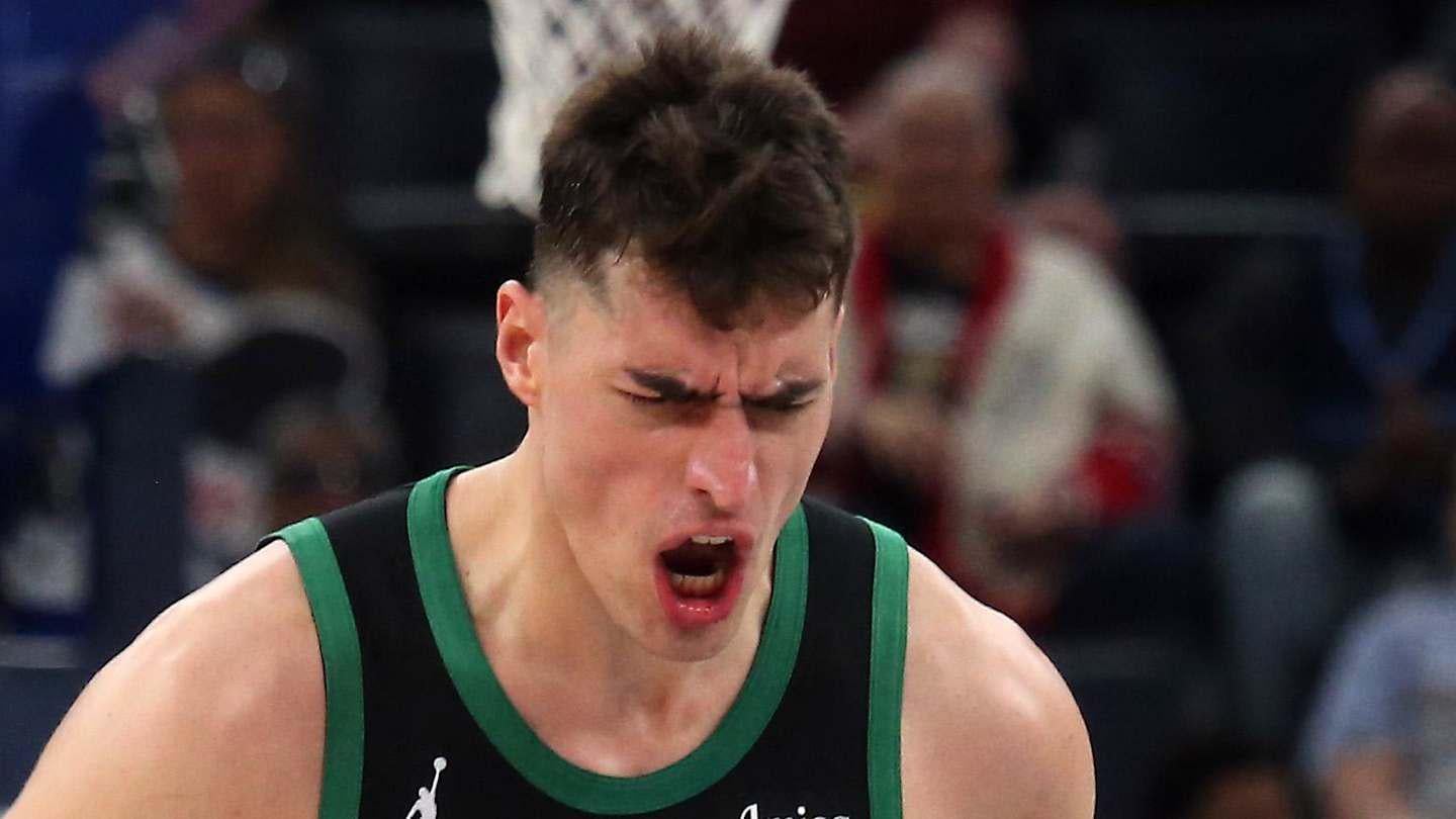 The story behind Luka Garza's unorthodox signature move