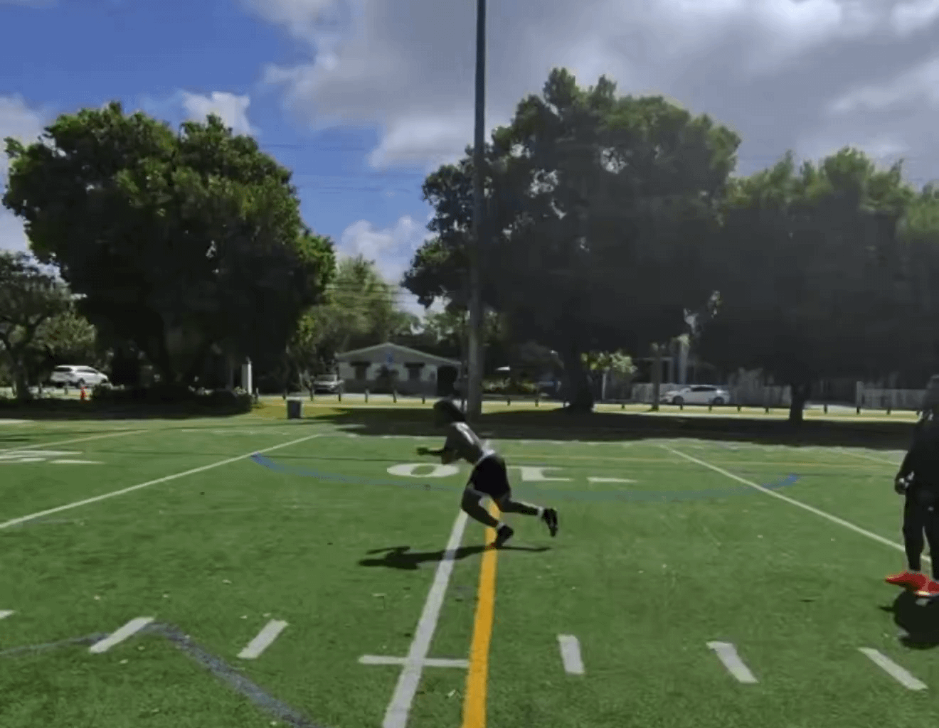 It’s crazy to see how shifty Patriots WR DeMario Douglas is… little to no wasted movement/steps.