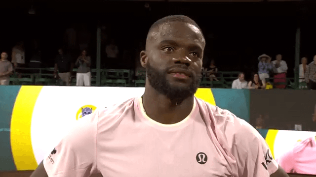 Tennis Player Frances Tiafoe on Kevin Durant leaving when he went to a 3rd set during his match in Houston "I seen KD left when I went 3 sets. He's old as hell so he had to go back and get some rest" 😂😂😂😂😂