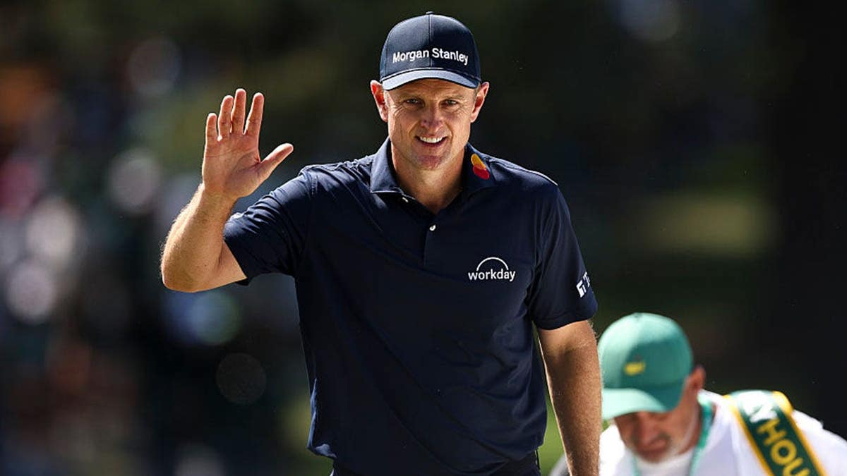justin rose waving at the masters