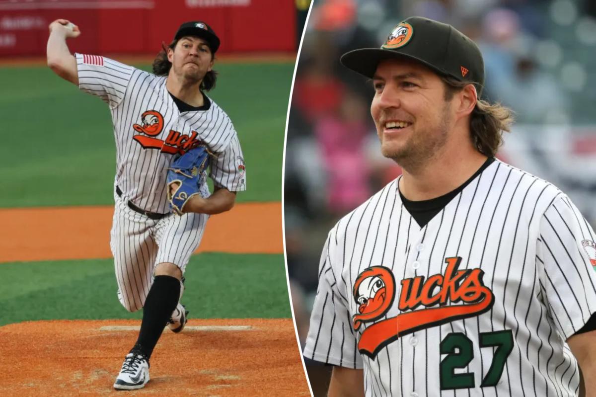 Trevor Bauer takes jab at critics after throwing Ducks no-hitter: 'So washed'