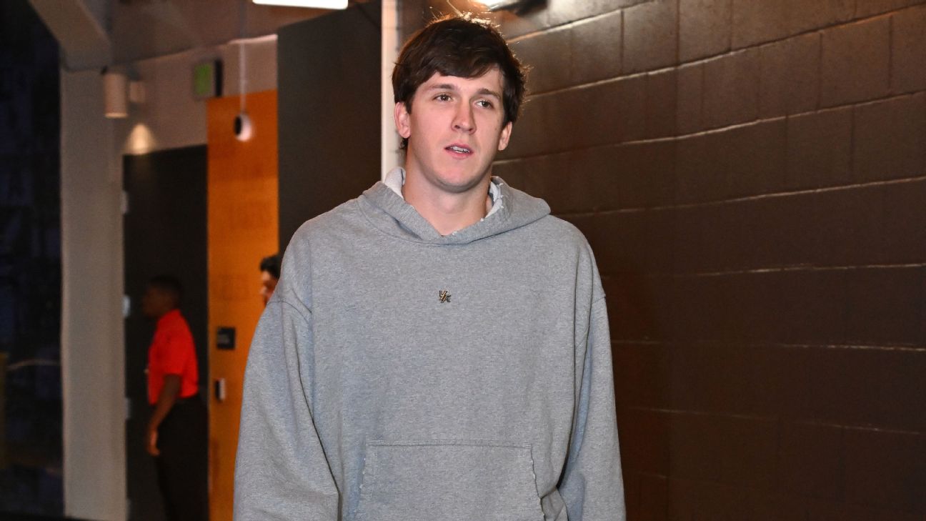 Lakers' Austin Reaves returns in Game 5 after missing 9 games