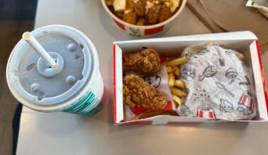 Kyle Connor KFC meal
