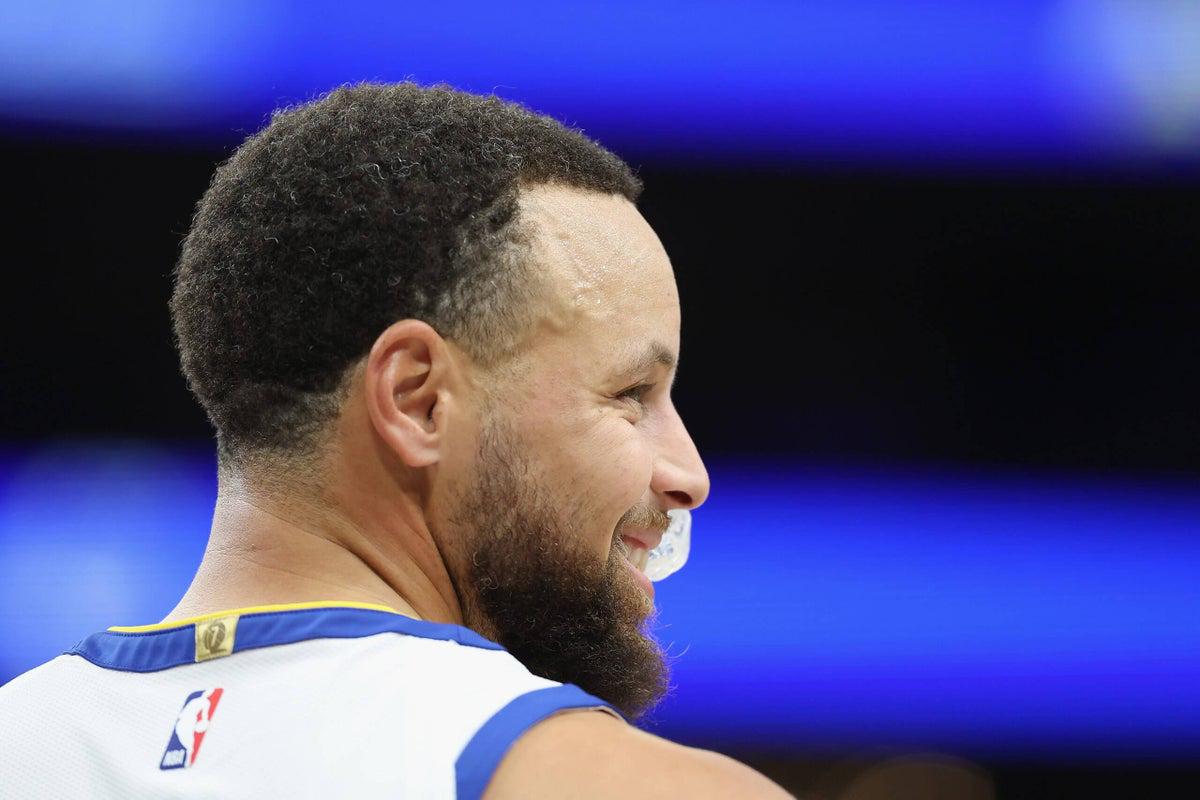 [Amick] Sources: After a successful scrimmage on Tuesday, Warriors star Steph Curry is targeting Sunday's game against Houston for his possible return.