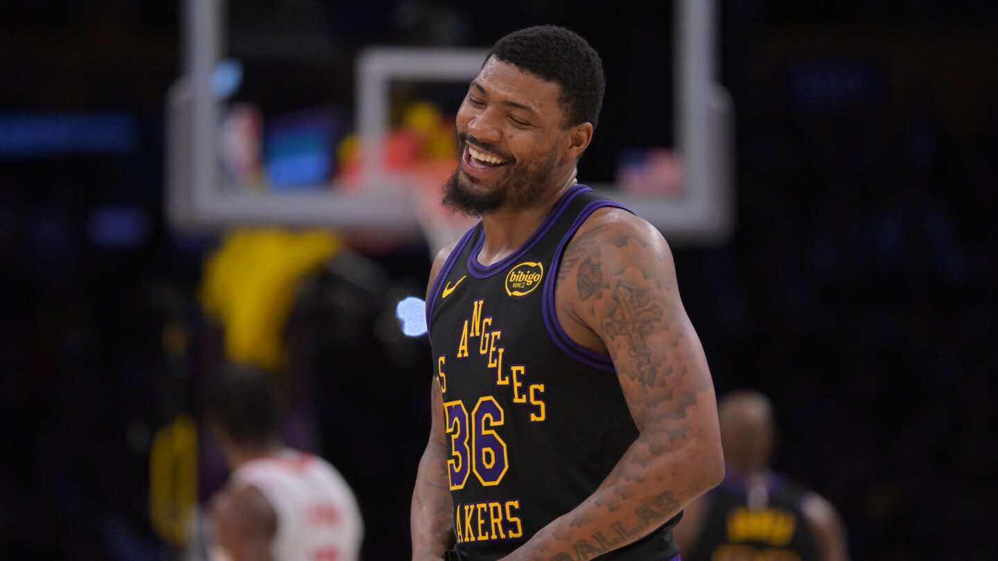 LeBron James outduels Kevin Durant, but it's Marcus Smart and Luke Kennard that have Lakers up 2-0 on Rockets