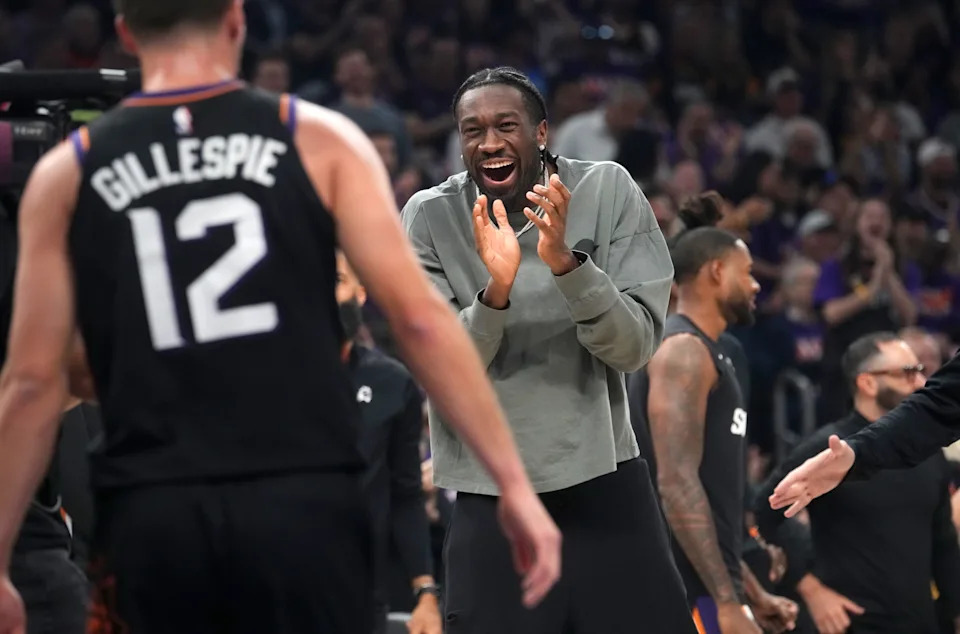 Phoenix Suns center Mark Williams applauds a defensive effort by guard Collin Gillespie (12) during Game 3 of their playoff series against the Oklahoma City Thunder at Mortgage Matchup Center in Phoenix on April 25, 2026.