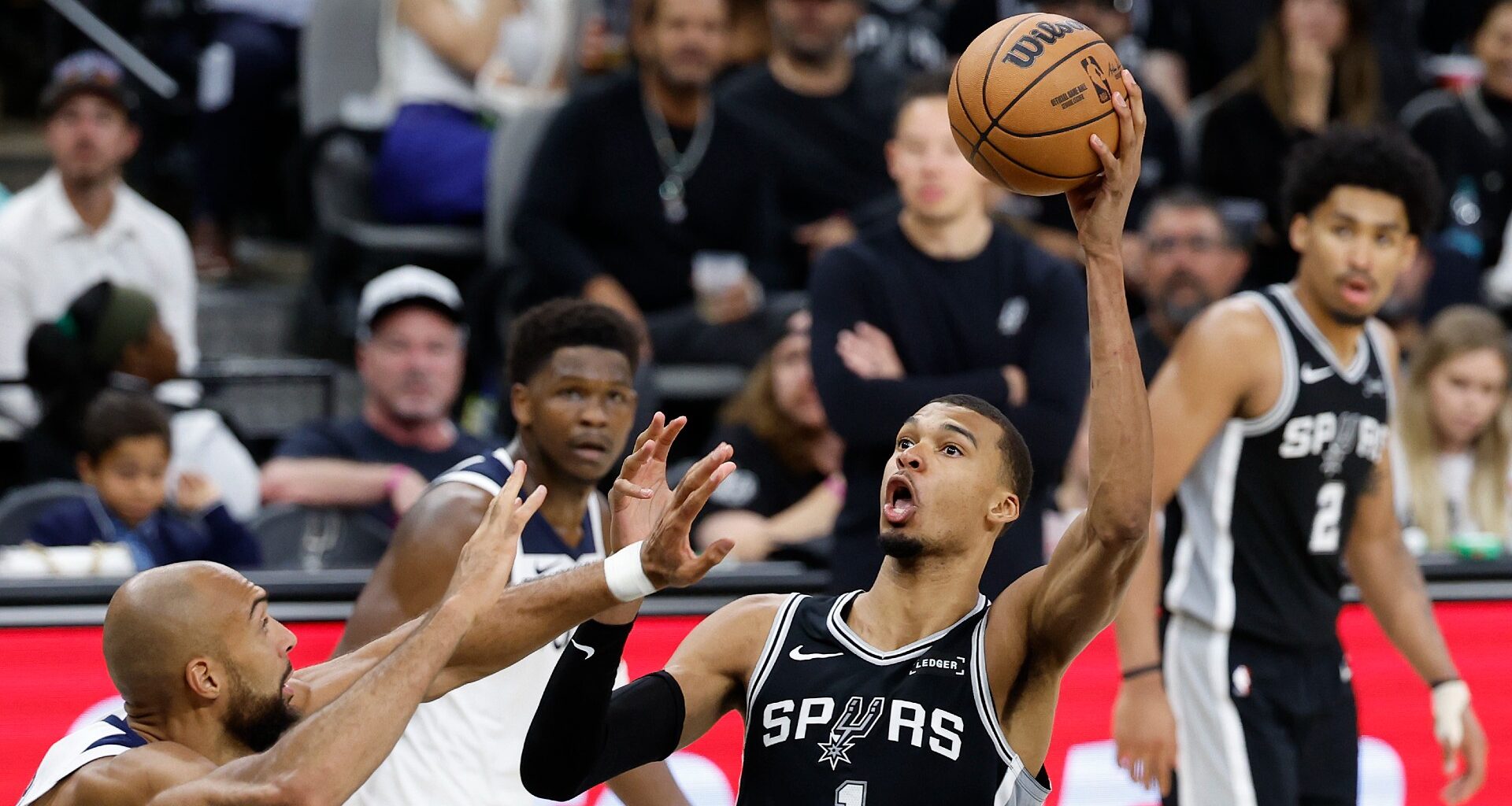 4 takeaways: Victor Wembanyama ejected, Wolves thrive to even series