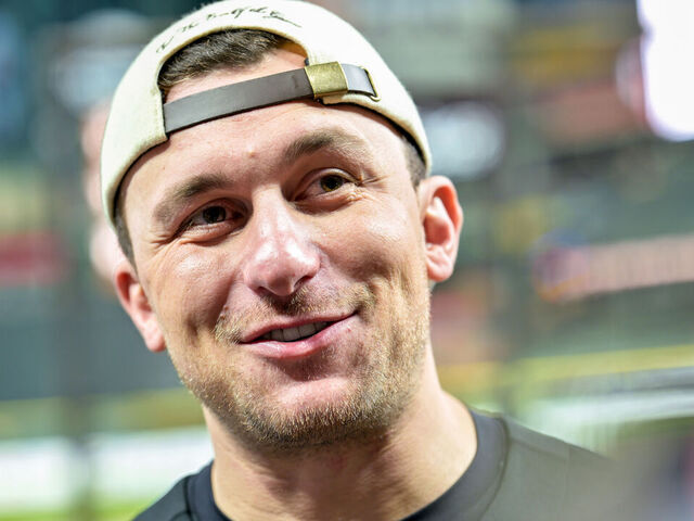 Watch: Manziel TKOs influencer in MMA fight